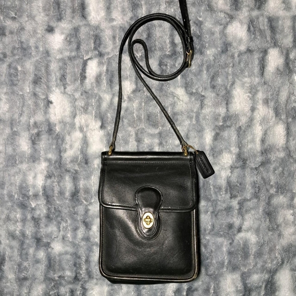 Coach Handbags - Vintage 80s Coach Murphy black leather crossbody bag mini